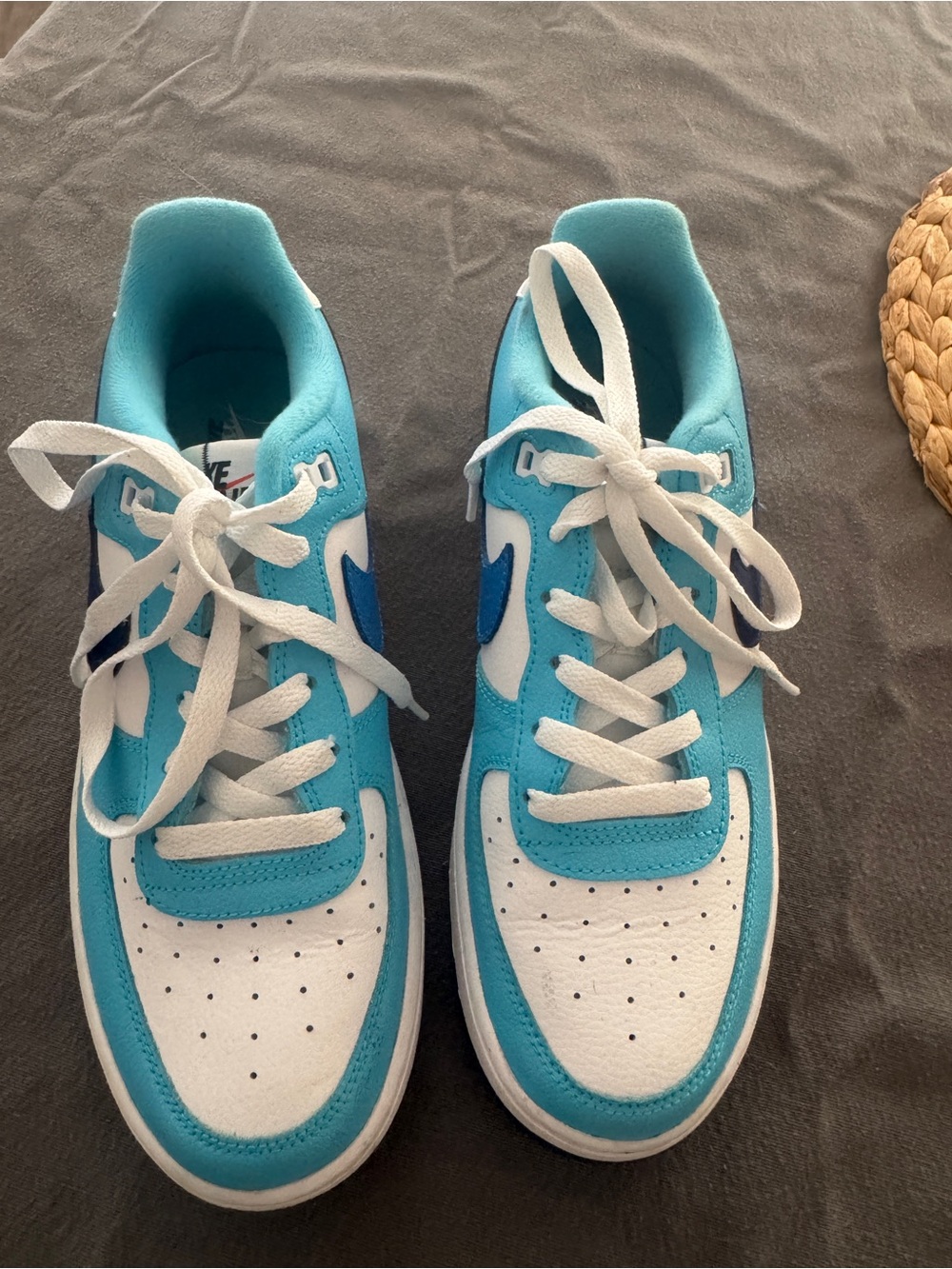 Nike Kids Sneakers in Turquoise, White & Navy
